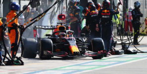 Spiegate le ragioni del pit stop prolungato di Verstappen al Gran Premio d’Italia